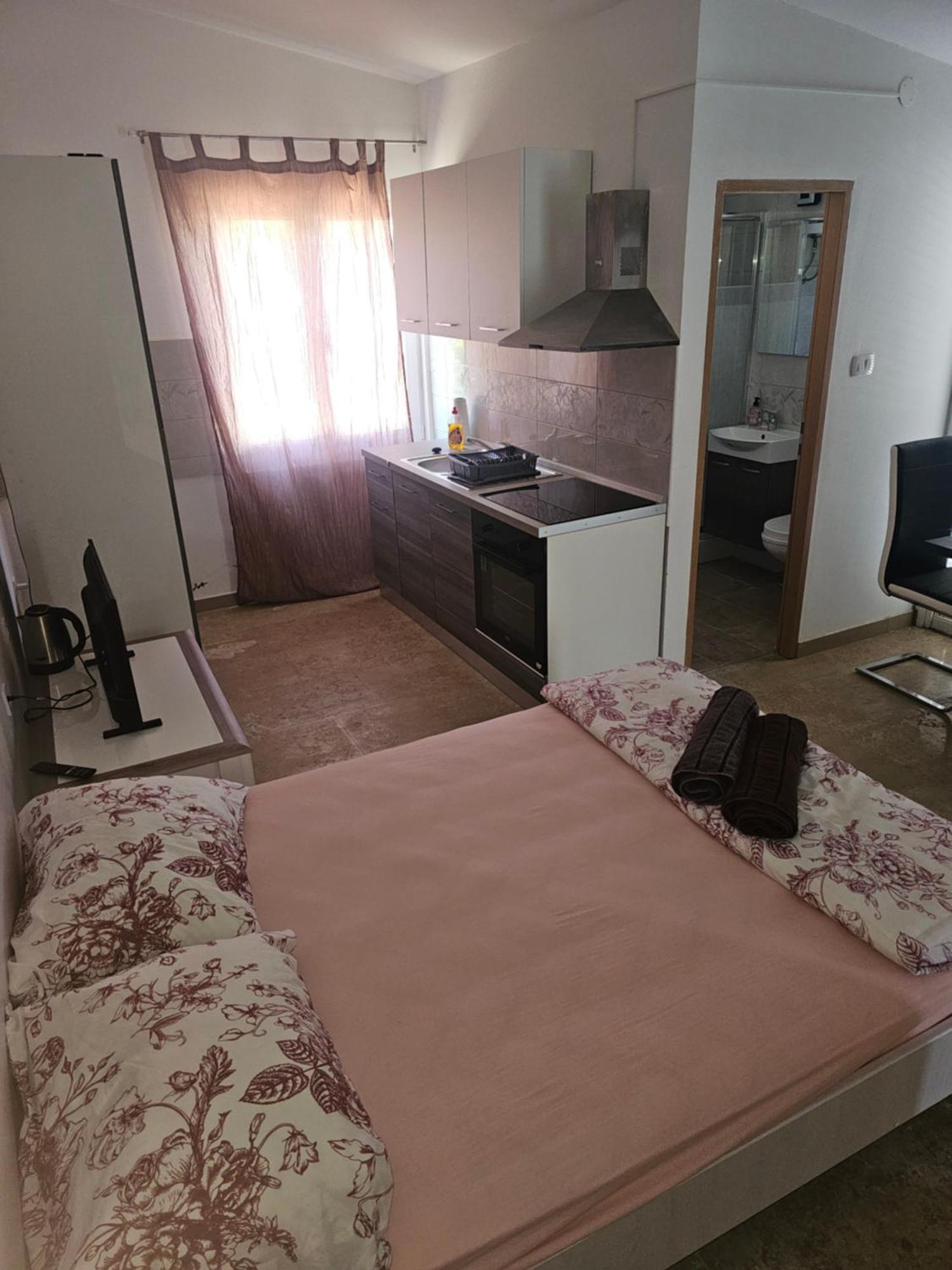 Marko 1 Bedroom Apartment-studio 4 Homestay